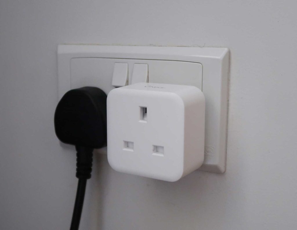 https://techjioblog.com/wp-content/uploads/2020/11/Near-Smart-Plug-plugged-1024x795.jpg