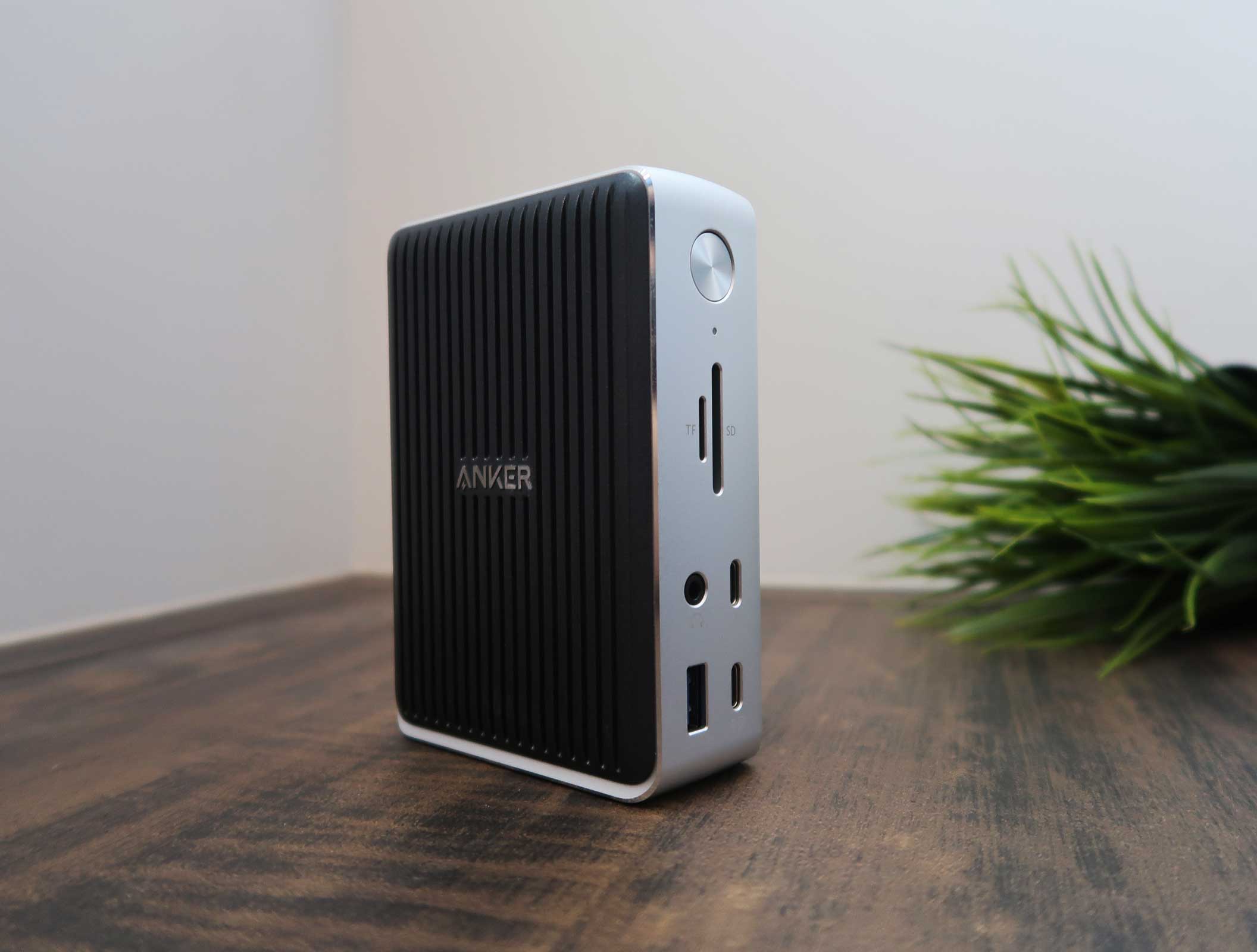 Anker PowerExpand Elite 13-in-1 Thunderbolt 3 Dock ドッキング