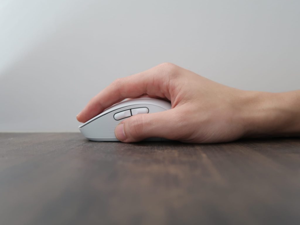 Review: Logitech Signature M650 Wireless Mouse – Tech Jio