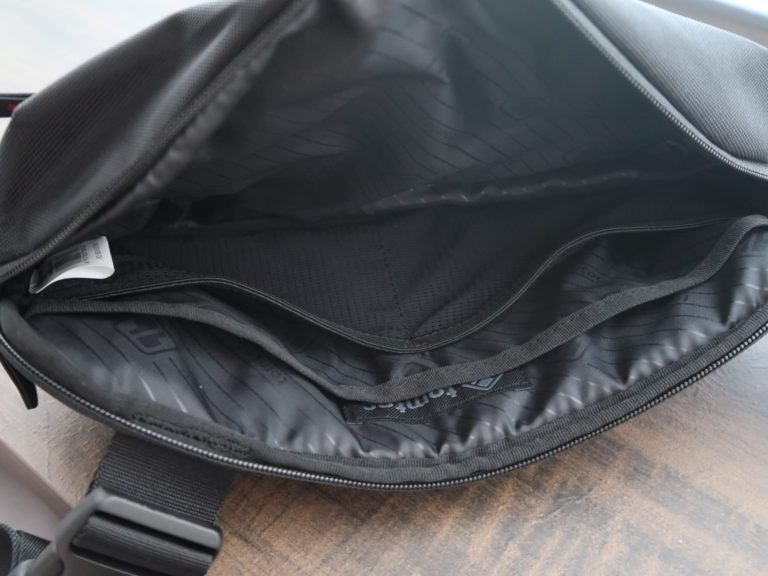 Review: Tomtoc Urban Sling Bag (8-inch) – Tech Jio