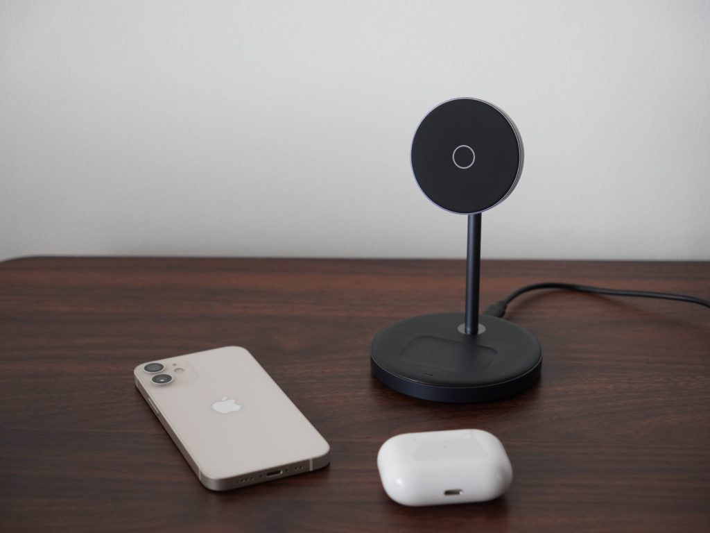 Review: Ugreen Magnetic 2-in-1 Wireless Charger Stand – Tech Jio