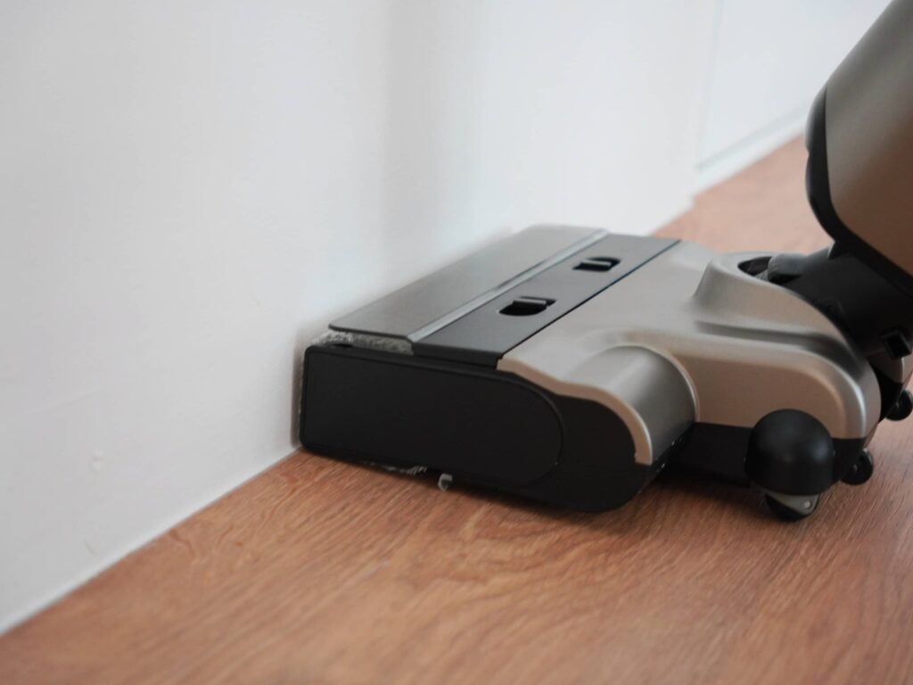 UWANT D700 Wet and Dry Vacuum Cleaner d shaped roller brush usage